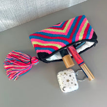 Load image into Gallery viewer, Chevron Clutch