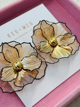Load image into Gallery viewer, 3D Petal Earrings
