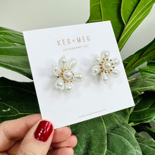 Load image into Gallery viewer, Pearl Flower Earrings
